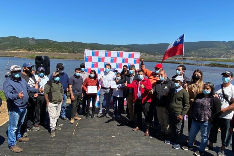 Entregan recursos a cooperativas de salineros de Pichilemu y Paredones
