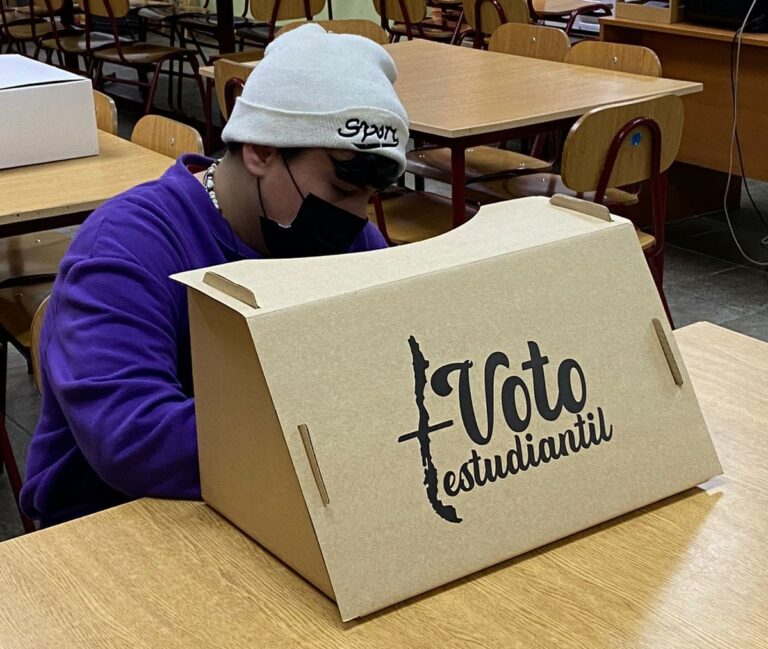SLEP Colchagua encabeza participación de establecimientos educacionales en programa Voto Estudiantil